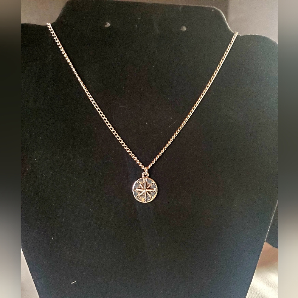 Compass charm Necklace- New - Picture 1 of 3